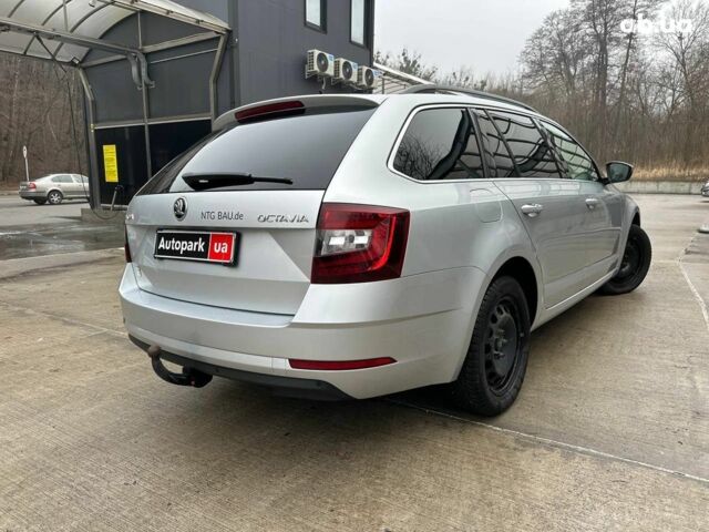 Серый Шкода Octavia A7, объемом двигателя 2 л и пробегом 245 тыс. км за 16990 $, фото 7 на Automoto.ua