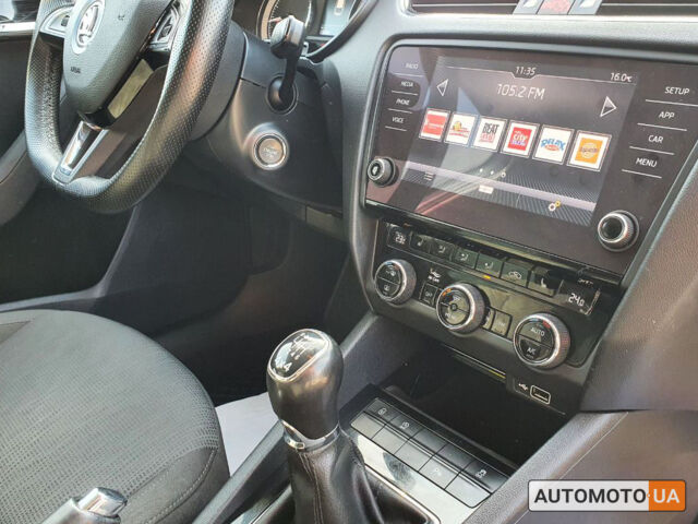Серый Шкода Octavia A7, объемом двигателя 1.6 л и пробегом 231 тыс. км за 15000 $, фото 26 на Automoto.ua