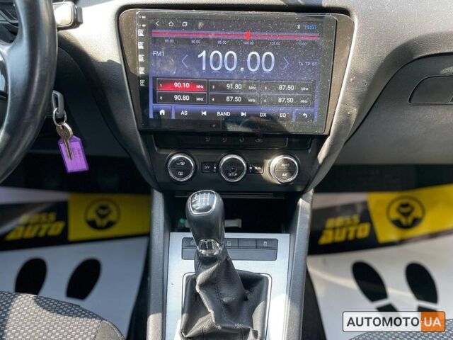 Синий Шкода Octavia A7, объемом двигателя 2 л и пробегом 329 тыс. км за 12600 $, фото 10 на Automoto.ua