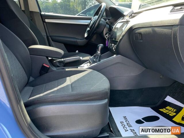 Синий Шкода Octavia A7, объемом двигателя 2 л и пробегом 329 тыс. км за 12600 $, фото 12 на Automoto.ua