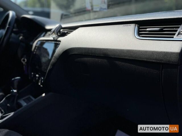 Синий Шкода Octavia A7, объемом двигателя 2 л и пробегом 329 тыс. км за 12600 $, фото 13 на Automoto.ua