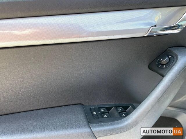 Синий Шкода Octavia A7, объемом двигателя 2 л и пробегом 329 тыс. км за 12600 $, фото 6 на Automoto.ua
