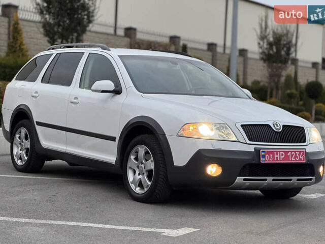 Білий Шкода Octavia Scout, об'ємом двигуна 2 л та пробігом 230 тис. км за 6799 $, фото 21 на Automoto.ua
