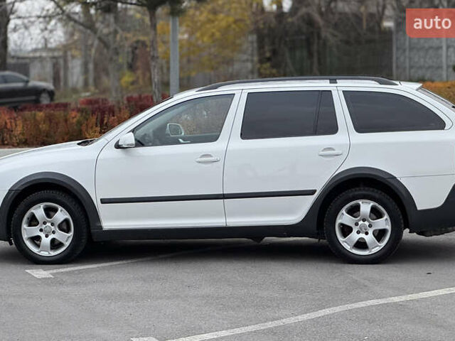 Білий Шкода Octavia Scout, об'ємом двигуна 2 л та пробігом 230 тис. км за 6799 $, фото 9 на Automoto.ua