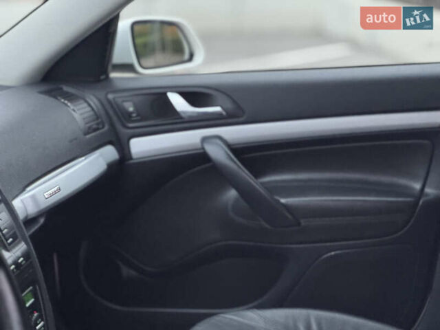 Білий Шкода Octavia Scout, об'ємом двигуна 2 л та пробігом 230 тис. км за 6799 $, фото 38 на Automoto.ua