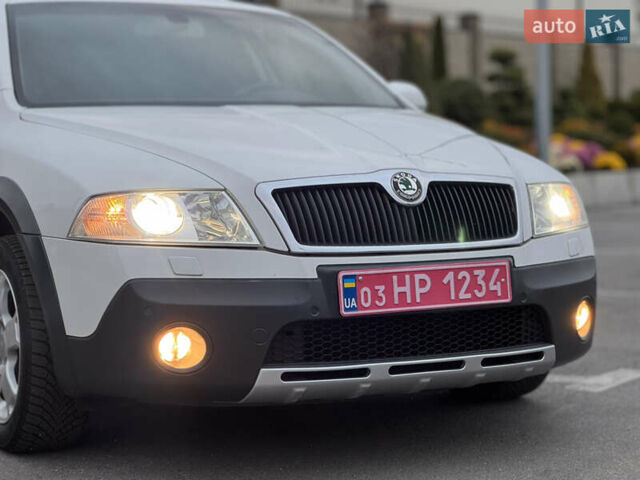 Білий Шкода Octavia Scout, об'ємом двигуна 2 л та пробігом 230 тис. км за 6799 $, фото 29 на Automoto.ua