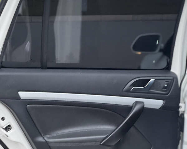 Білий Шкода Octavia Scout, об'ємом двигуна 2 л та пробігом 230 тис. км за 6799 $, фото 39 на Automoto.ua