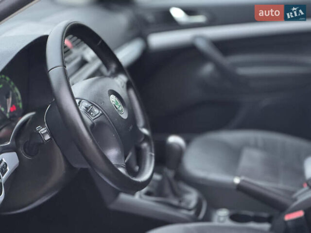 Білий Шкода Octavia Scout, об'ємом двигуна 2 л та пробігом 230 тис. км за 6799 $, фото 36 на Automoto.ua