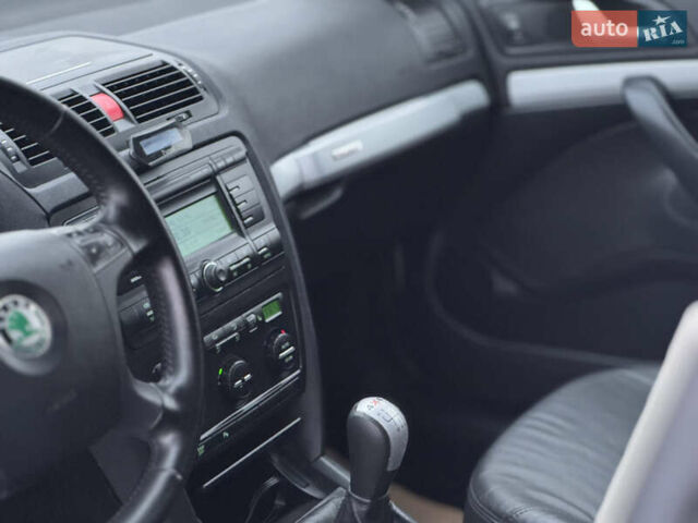 Білий Шкода Octavia Scout, об'ємом двигуна 2 л та пробігом 230 тис. км за 6799 $, фото 37 на Automoto.ua