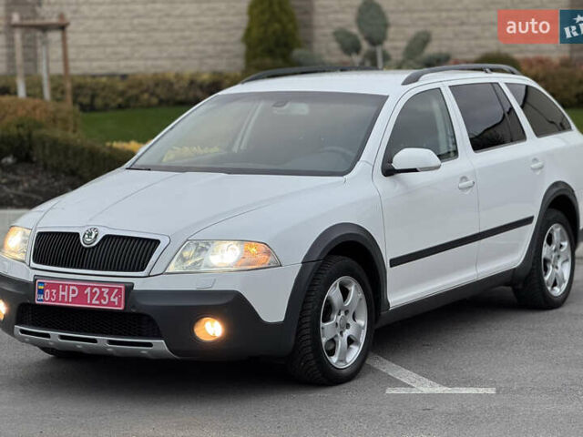 Білий Шкода Octavia Scout, об'ємом двигуна 2 л та пробігом 230 тис. км за 6799 $, фото 1 на Automoto.ua