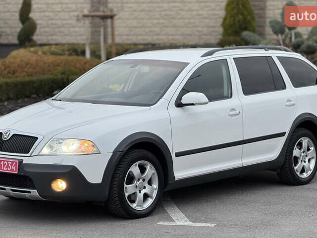 Білий Шкода Octavia Scout, об'ємом двигуна 2 л та пробігом 230 тис. км за 6799 $, фото 2 на Automoto.ua