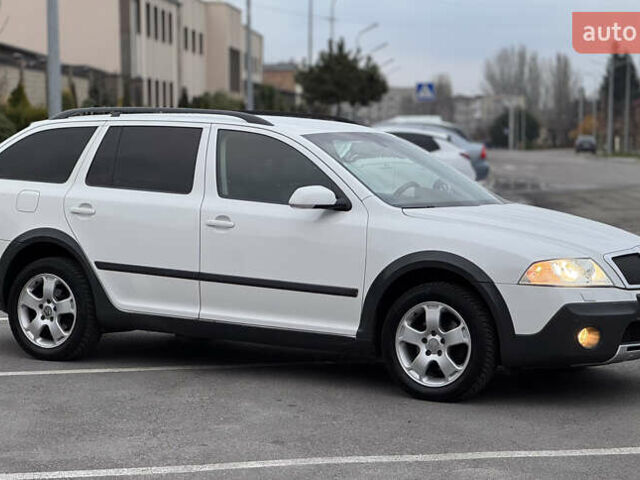 Білий Шкода Octavia Scout, об'ємом двигуна 2 л та пробігом 230 тис. км за 6799 $, фото 27 на Automoto.ua