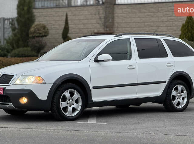 Білий Шкода Octavia Scout, об'ємом двигуна 2 л та пробігом 230 тис. км за 6799 $, фото 5 на Automoto.ua