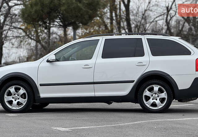 Білий Шкода Octavia Scout, об'ємом двигуна 2 л та пробігом 230 тис. км за 6799 $, фото 10 на Automoto.ua