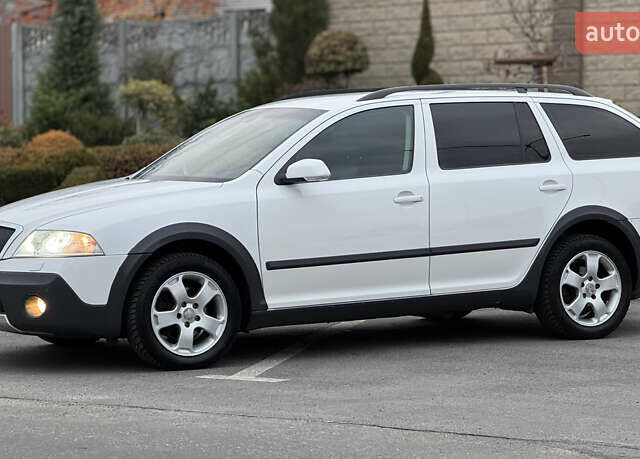Білий Шкода Octavia Scout, об'ємом двигуна 2 л та пробігом 230 тис. км за 6799 $, фото 7 на Automoto.ua