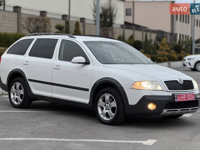 Білий Шкода Octavia Scout, об'ємом двигуна 2 л та пробігом 230 тис. км за 6799 $, фото 23 на Automoto.ua