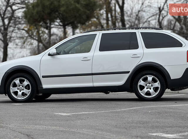 Білий Шкода Octavia Scout, об'ємом двигуна 2 л та пробігом 230 тис. км за 6799 $, фото 11 на Automoto.ua