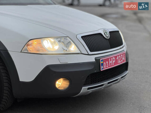Білий Шкода Octavia Scout, об'ємом двигуна 2 л та пробігом 230 тис. км за 6799 $, фото 17 на Automoto.ua