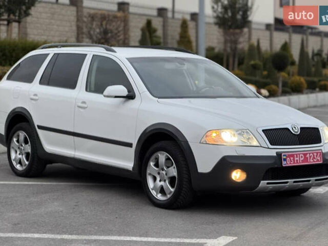 Білий Шкода Octavia Scout, об'ємом двигуна 2 л та пробігом 230 тис. км за 6799 $, фото 22 на Automoto.ua