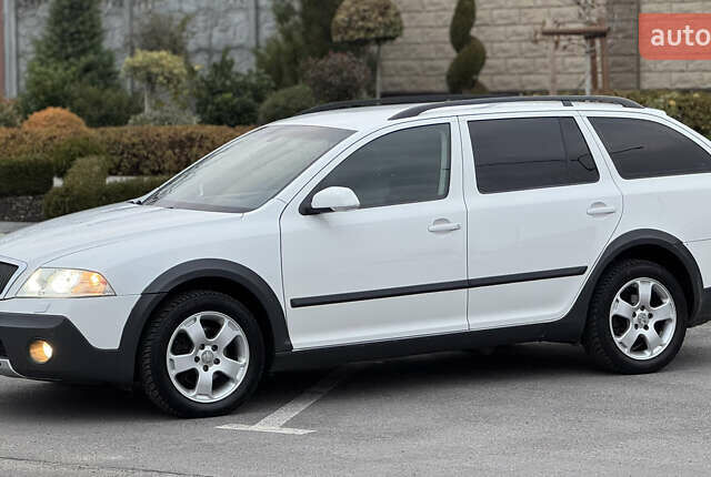 Білий Шкода Octavia Scout, об'ємом двигуна 2 л та пробігом 230 тис. км за 6799 $, фото 6 на Automoto.ua