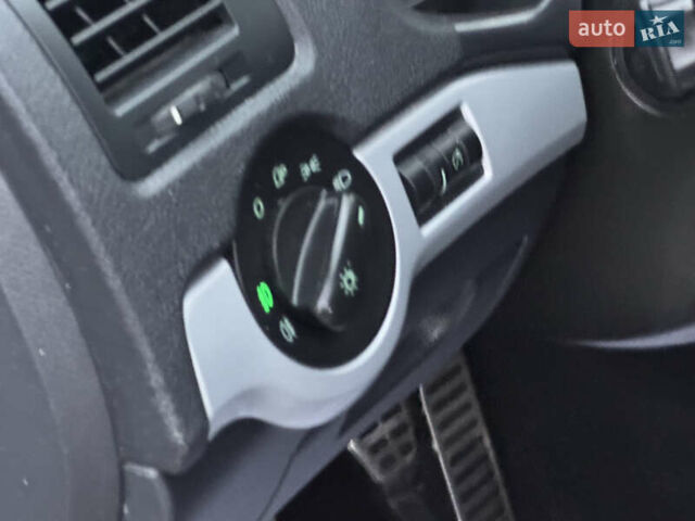 Білий Шкода Octavia Scout, об'ємом двигуна 2 л та пробігом 230 тис. км за 6799 $, фото 35 на Automoto.ua