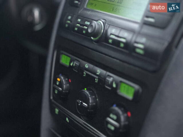 Білий Шкода Octavia Scout, об'ємом двигуна 2 л та пробігом 230 тис. км за 6799 $, фото 45 на Automoto.ua