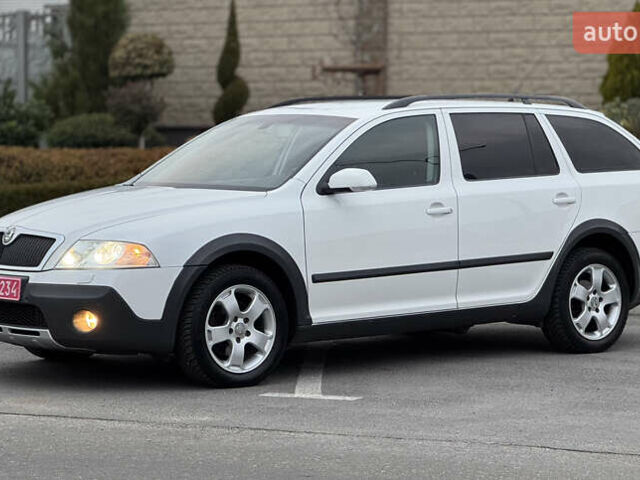 Білий Шкода Octavia Scout, об'ємом двигуна 2 л та пробігом 230 тис. км за 6799 $, фото 4 на Automoto.ua