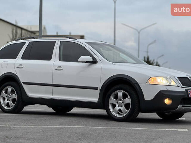 Білий Шкода Octavia Scout, об'ємом двигуна 2 л та пробігом 230 тис. км за 6799 $, фото 26 на Automoto.ua