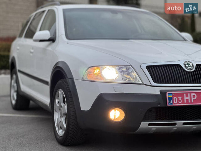 Білий Шкода Octavia Scout, об'ємом двигуна 2 л та пробігом 230 тис. км за 6799 $, фото 28 на Automoto.ua