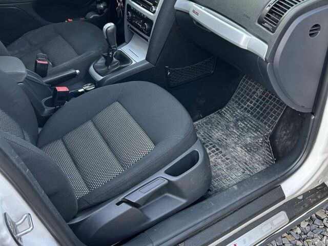 Білий Шкода Octavia Scout, об'ємом двигуна 2 л та пробігом 330 тис. км за 6700 $, фото 19 на Automoto.ua