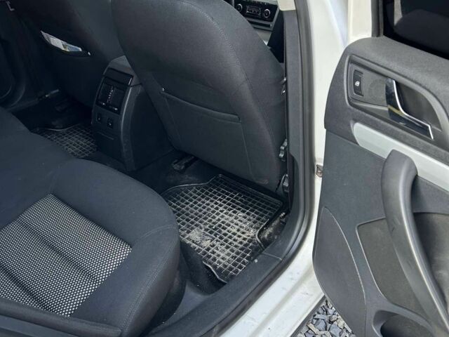 Білий Шкода Octavia Scout, об'ємом двигуна 2 л та пробігом 330 тис. км за 6700 $, фото 15 на Automoto.ua