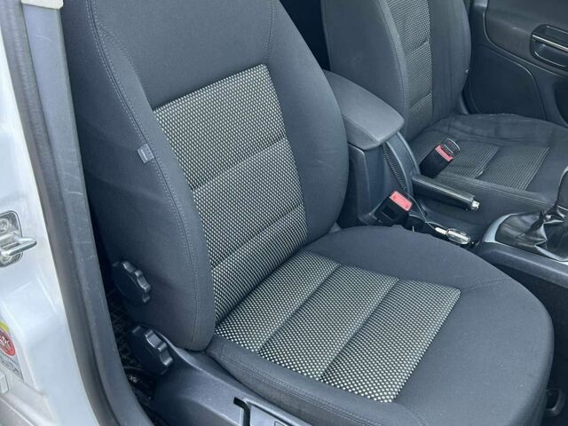 Білий Шкода Octavia Scout, об'ємом двигуна 2 л та пробігом 330 тис. км за 6700 $, фото 21 на Automoto.ua