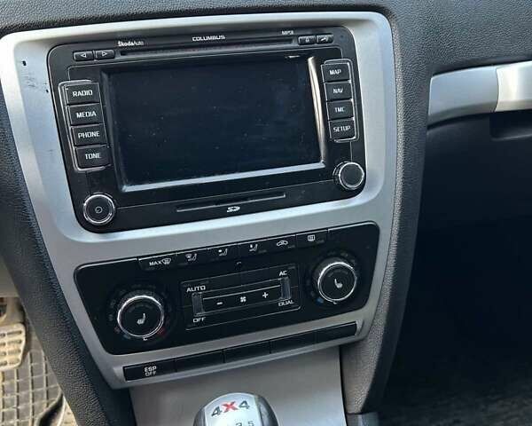 Білий Шкода Octavia Scout, об'ємом двигуна 2 л та пробігом 330 тис. км за 6700 $, фото 12 на Automoto.ua