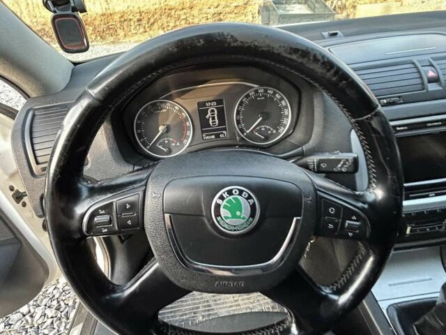 Білий Шкода Octavia Scout, об'ємом двигуна 2 л та пробігом 330 тис. км за 6700 $, фото 7 на Automoto.ua