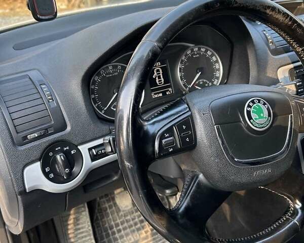 Білий Шкода Octavia Scout, об'ємом двигуна 2 л та пробігом 330 тис. км за 6700 $, фото 3 на Automoto.ua