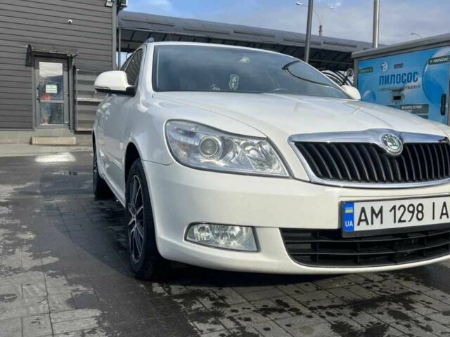 Белый Шкода Октавия Скаут, объемом двигателя 1.8 л и пробегом 222 тыс. км за 7600 $, фото 1 на Automoto.ua