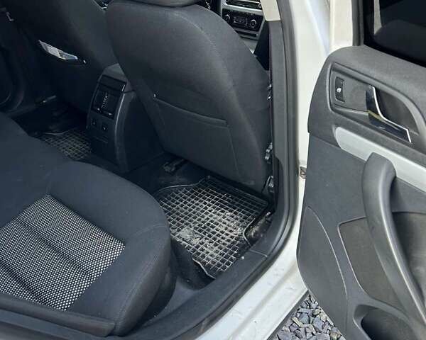 Білий Шкода Octavia Scout, об'ємом двигуна 2 л та пробігом 330 тис. км за 6700 $, фото 15 на Automoto.ua