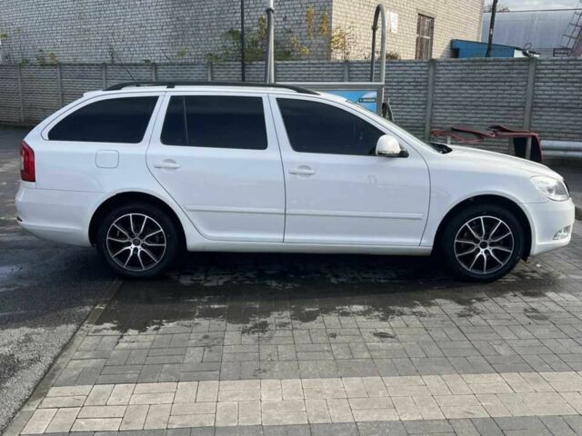 Белый Шкода Октавия Скаут, объемом двигателя 1.8 л и пробегом 222 тыс. км за 7600 $, фото 2 на Automoto.ua