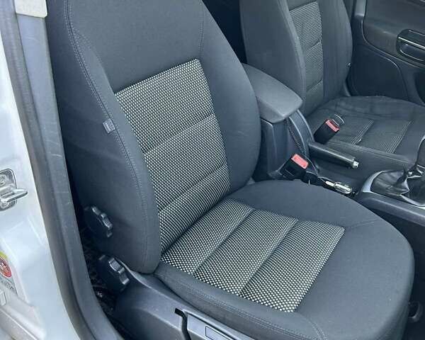 Білий Шкода Octavia Scout, об'ємом двигуна 2 л та пробігом 330 тис. км за 6700 $, фото 19 на Automoto.ua