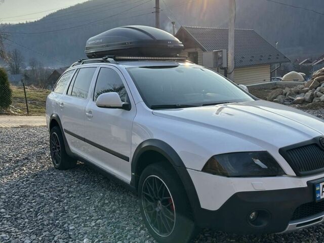 Білий Шкода Octavia Scout, об'ємом двигуна 2 л та пробігом 330 тис. км за 6700 $, фото 1 на Automoto.ua