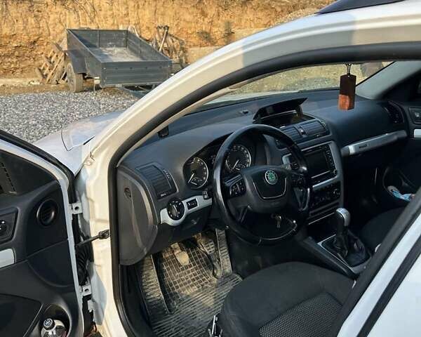 Білий Шкода Octavia Scout, об'ємом двигуна 2 л та пробігом 330 тис. км за 6700 $, фото 7 на Automoto.ua