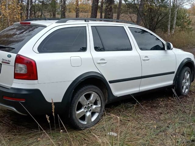 Белый Шкода Октавия Скаут, объемом двигателя 2 л и пробегом 209 тыс. км за 9000 $, фото 5 на Automoto.ua