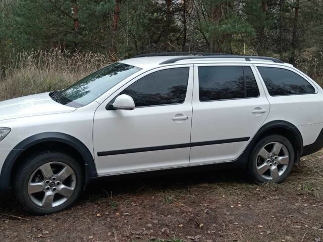 Белый Шкода Октавия Скаут, объемом двигателя 2 л и пробегом 209 тыс. км за 9000 $, фото 3 на Automoto.ua