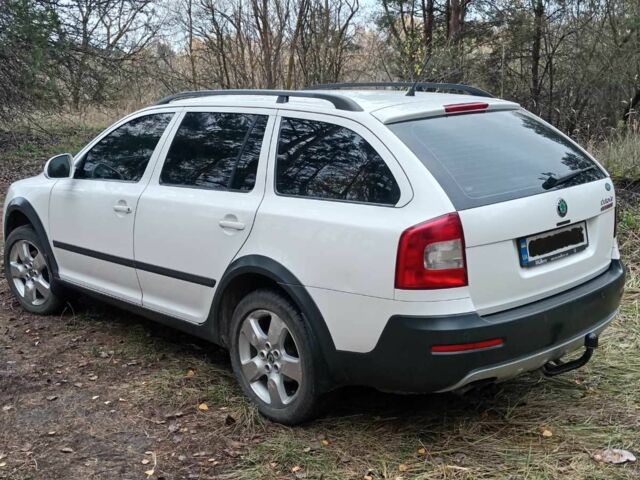 Белый Шкода Октавия Скаут, объемом двигателя 2 л и пробегом 209 тыс. км за 9000 $, фото 4 на Automoto.ua