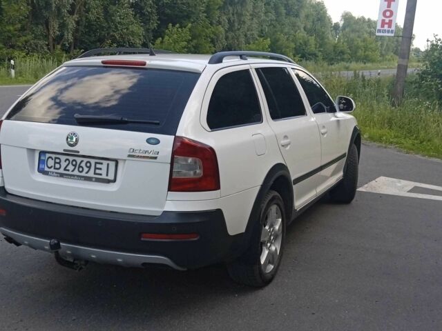 Білий Шкода Octavia Scout, об'ємом двигуна 2 л та пробігом 206 тис. км за 9000 $, фото 4 на Automoto.ua