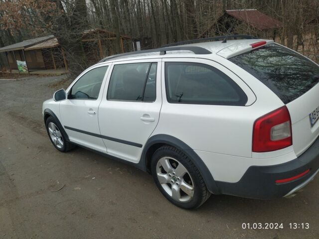 Білий Шкода Octavia Scout, об'ємом двигуна 2 л та пробігом 250 тис. км за 10500 $, фото 6 на Automoto.ua