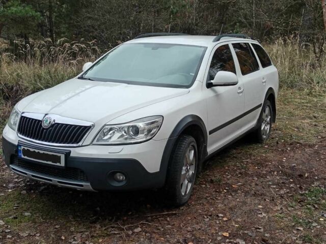 Белый Шкода Октавия Скаут, объемом двигателя 2 л и пробегом 209 тыс. км за 9000 $, фото 1 на Automoto.ua