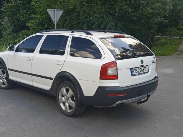 Білий Шкода Octavia Scout, об'ємом двигуна 2 л та пробігом 206 тис. км за 9000 $, фото 3 на Automoto.ua