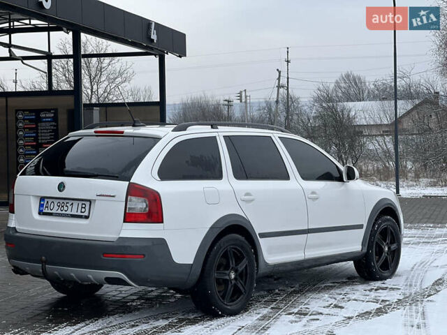 Белый Шкода Октавия Скаут, объемом двигателя 2 л и пробегом 290 тыс. км за 8999 $, фото 5 на Automoto.ua