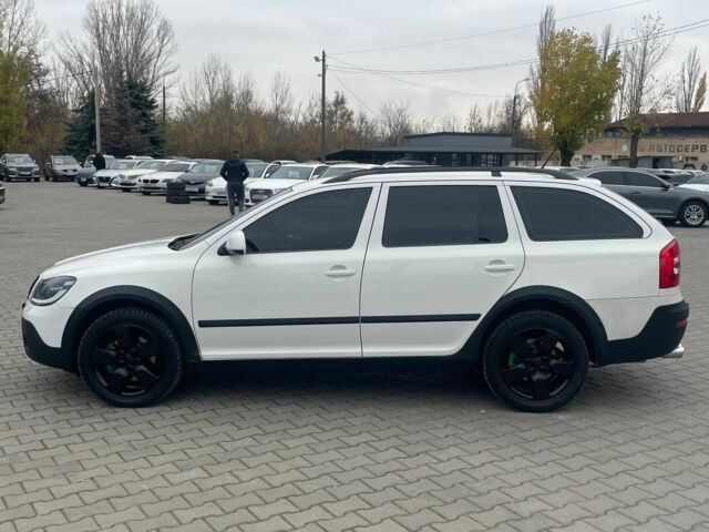 Белый Шкода Октавия Скаут, объемом двигателя 2 л и пробегом 283 тыс. км за 11600 $, фото 3 на Automoto.ua